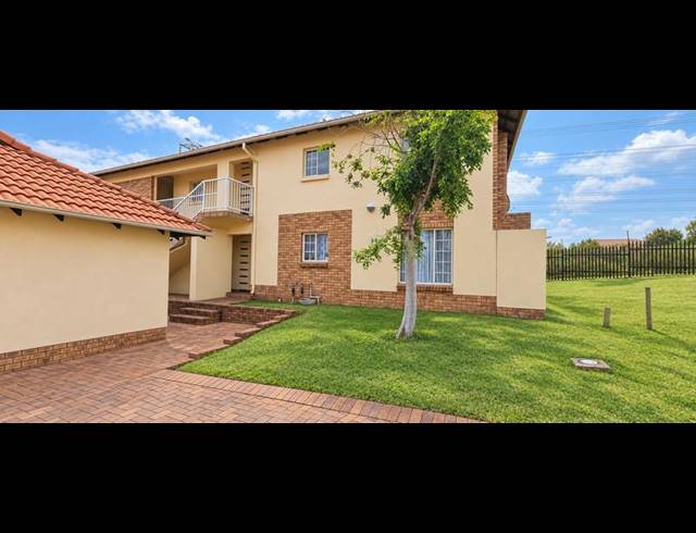 1 BEDROOM TOWNHOUSE FOR SALE IN KOSMOSDAL